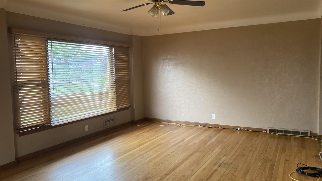 1428 30th St Ne #1 - Photo 5 of 13