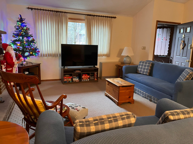 279 Paxinos Dr - Photo 2 of 16