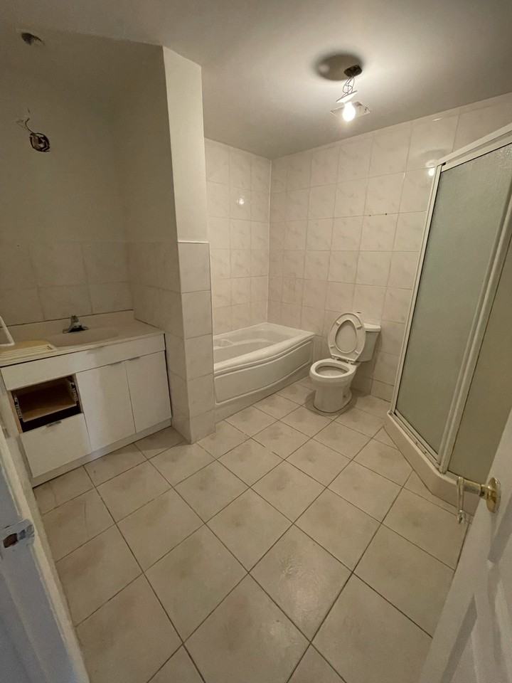 40 Rue Beaubien E #2 - Photo 3 of 7