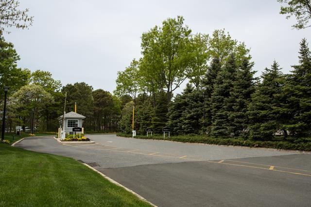 Spruce Pond Country Club Apartments - Photo 2 of 20