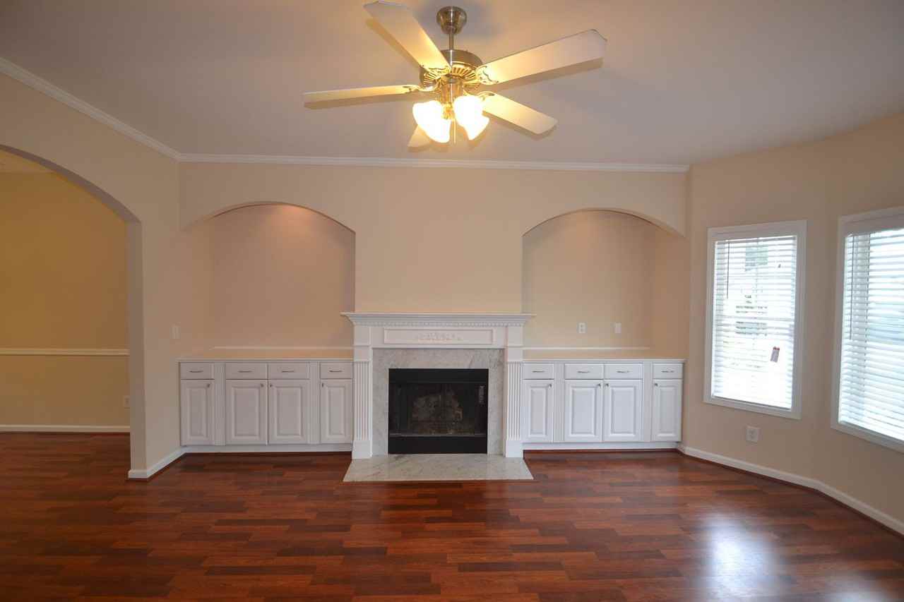 304 Parke Ct - Photo 2 of 11