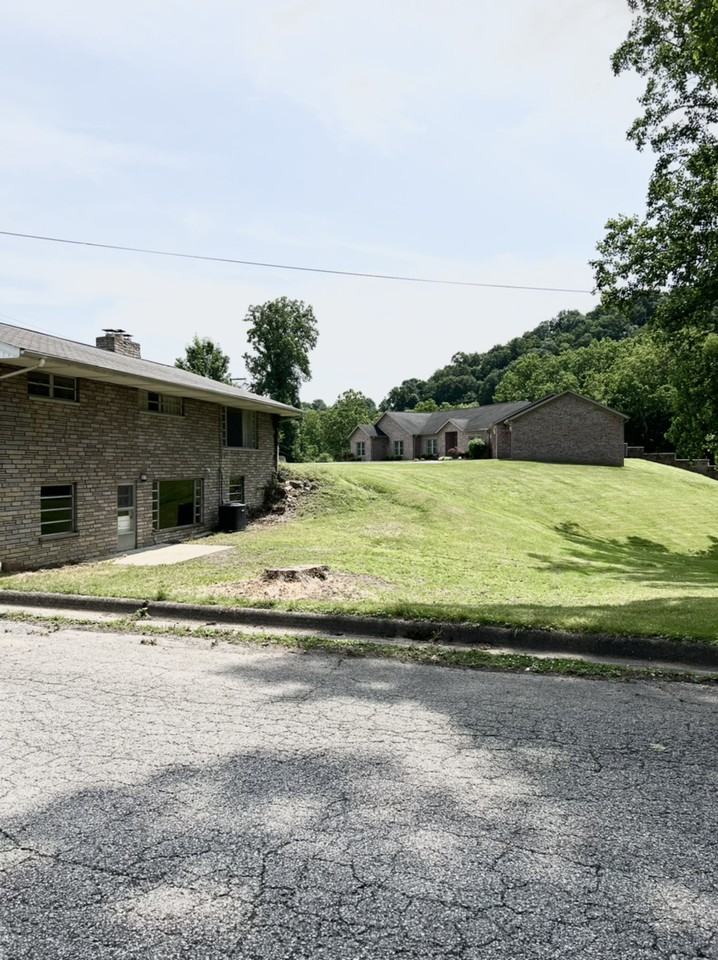 537 Second Ave - Photo 3 of 20