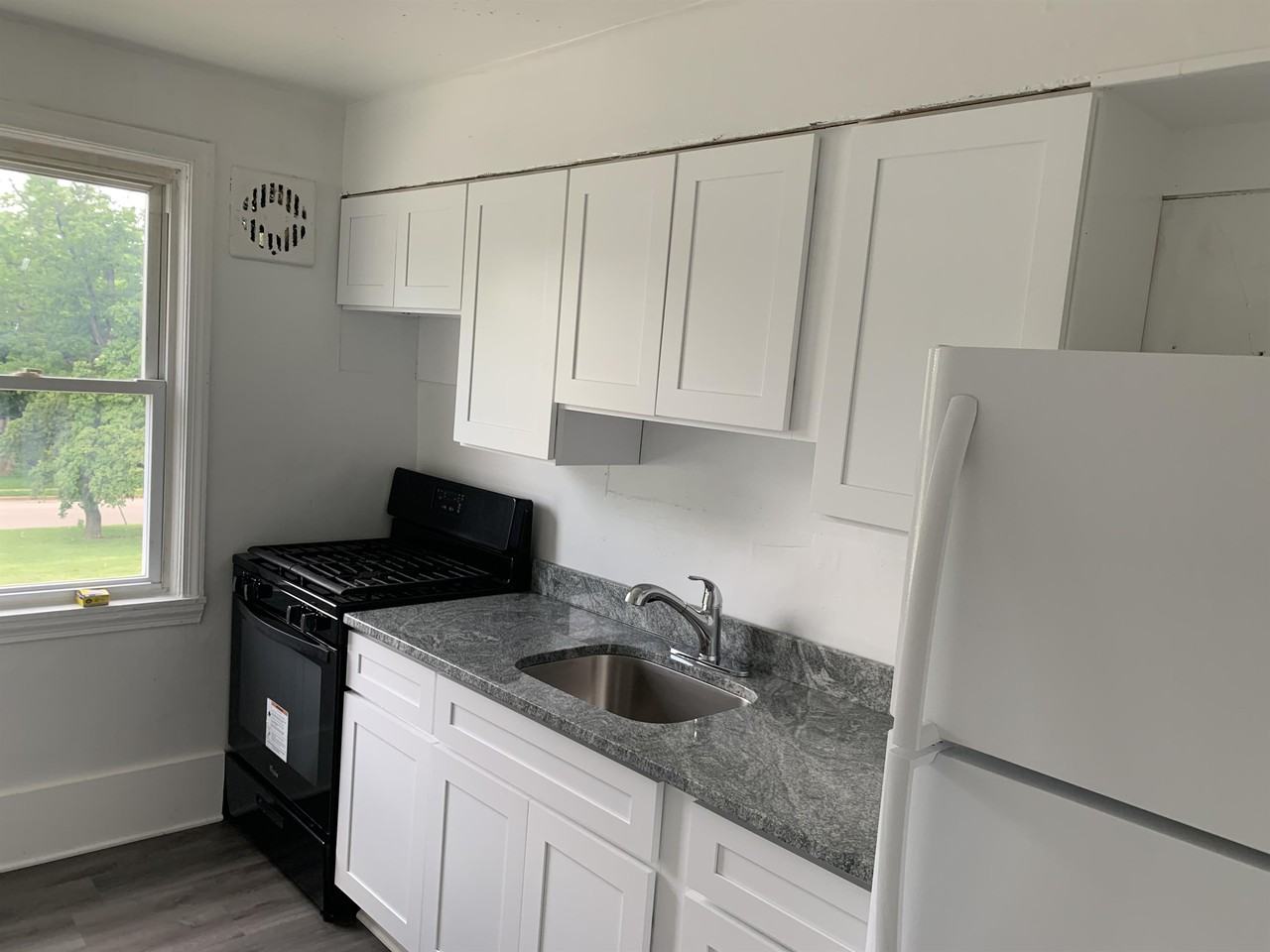 3921 Clarks Ln Apt C #3921C - Photo 3 of 12