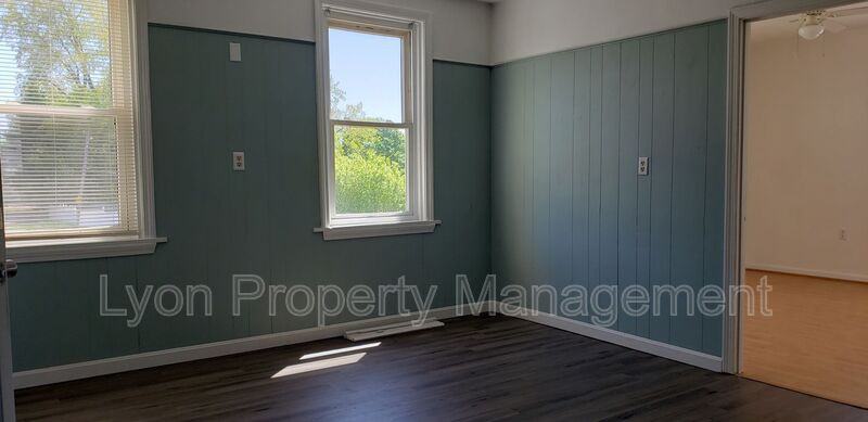 834 Charles St #2REAR - Photo 3 of 8