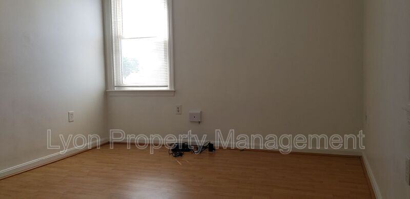 834 Charles St #2REAR - Photo 4 of 8