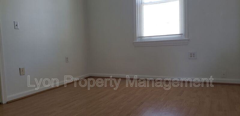 834 Charles St #2REAR - Photo 5 of 8