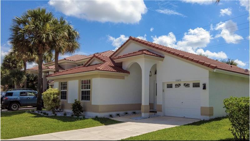 10651 Buttonwood Lake Dr - Photo 2 of 16