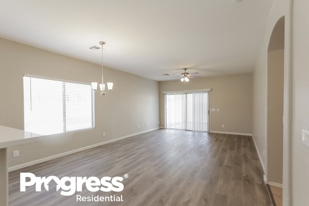 10234 W Luxton Ln - Photo 3 of 16