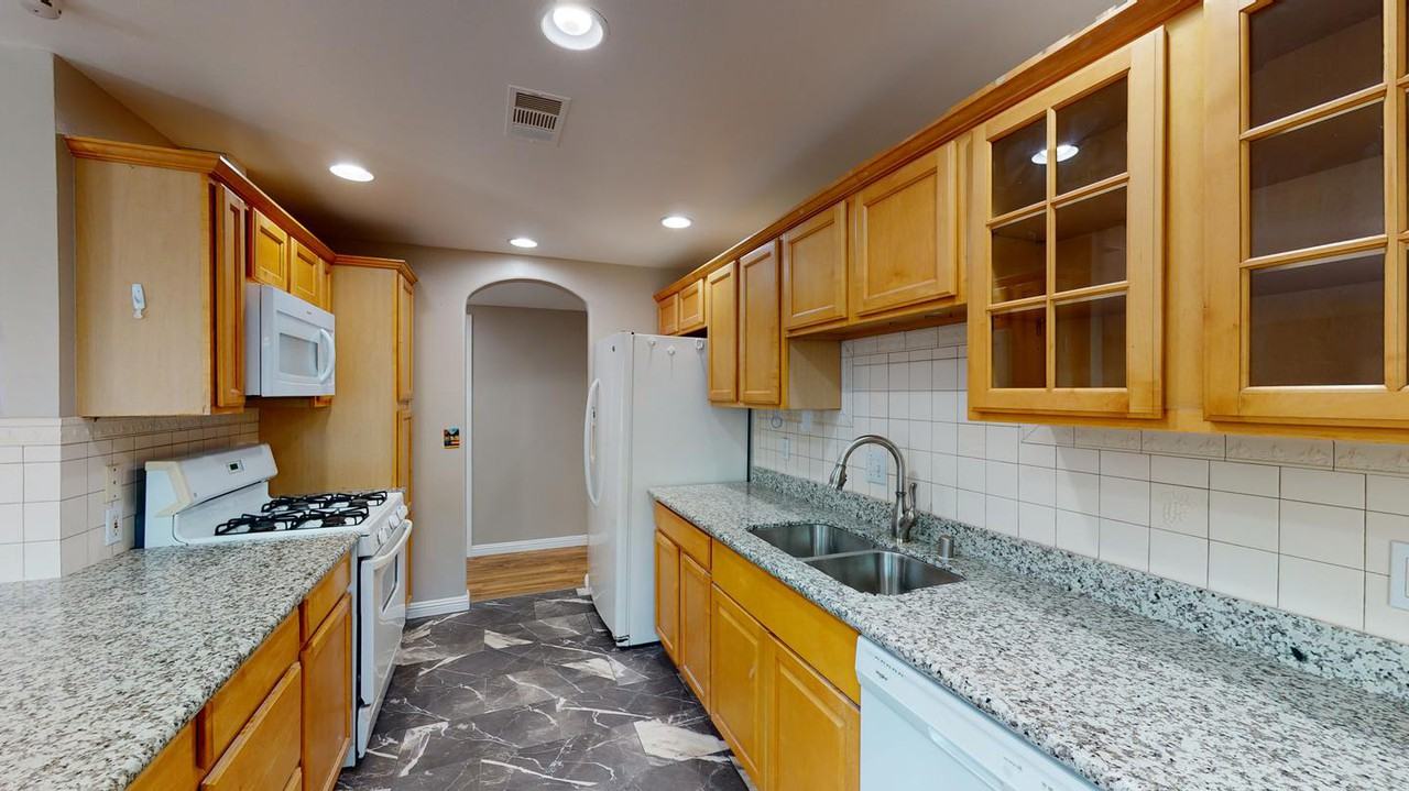 2190 Huron Dr - Photo 4 of 23