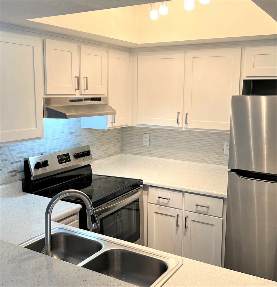 Bromley Living - Photo 2 of 30