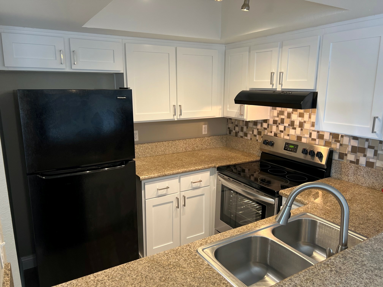 Bromley Living - Photo 3 of 30