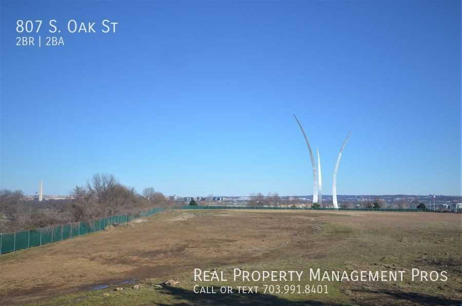 807 S Oak St - Photo 3 of 34