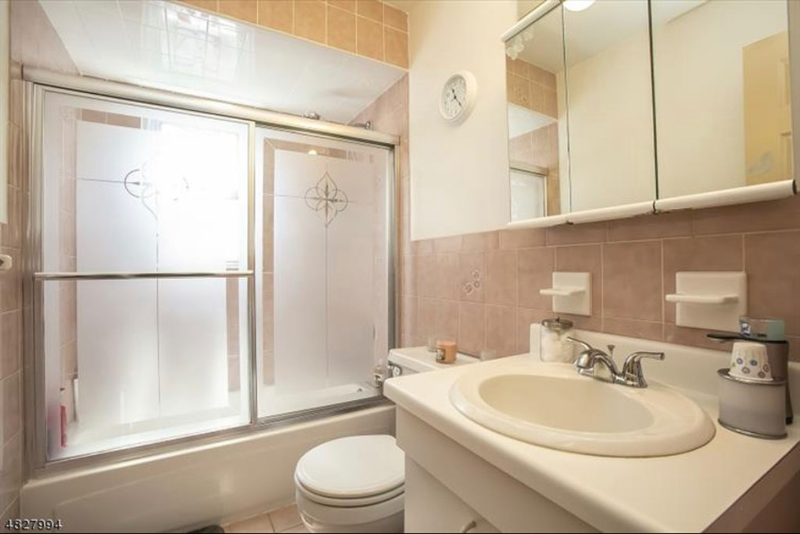 338 Patricia Ct #FL1 - Photo 3 of 6