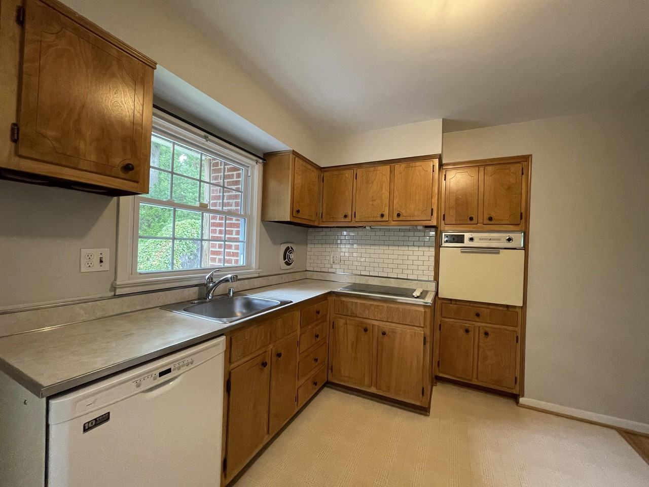 810 Loxford Ter #1 - Photo 6 of 24