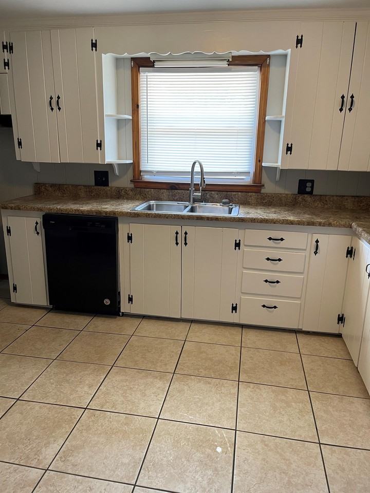 3908 Yarbrough Ave #3908 - Photo 4 of 28