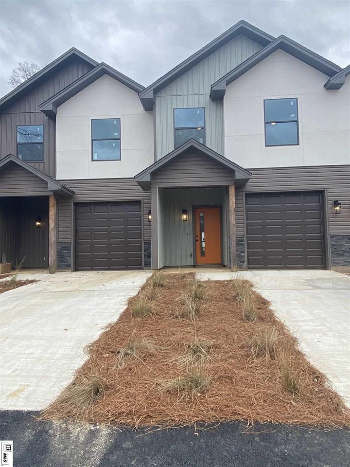 120 120 Perris Place Drive - Photo 2 of 21