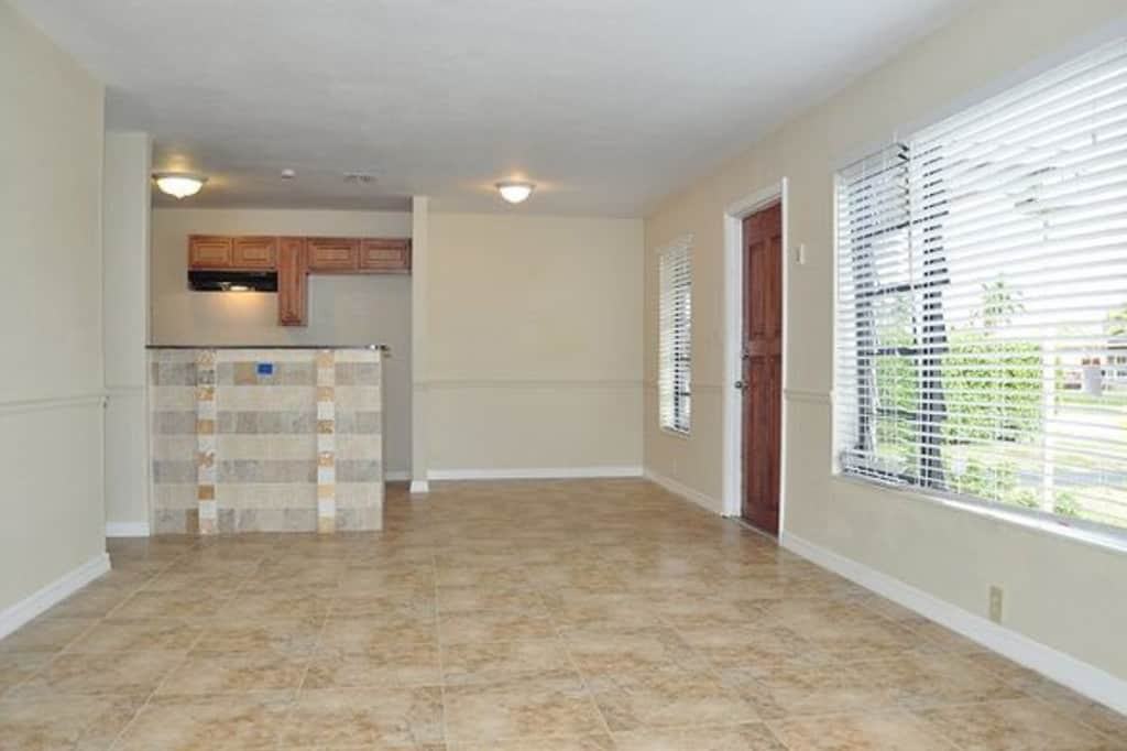 3480 Nw 17th St - Photo 2 of 22