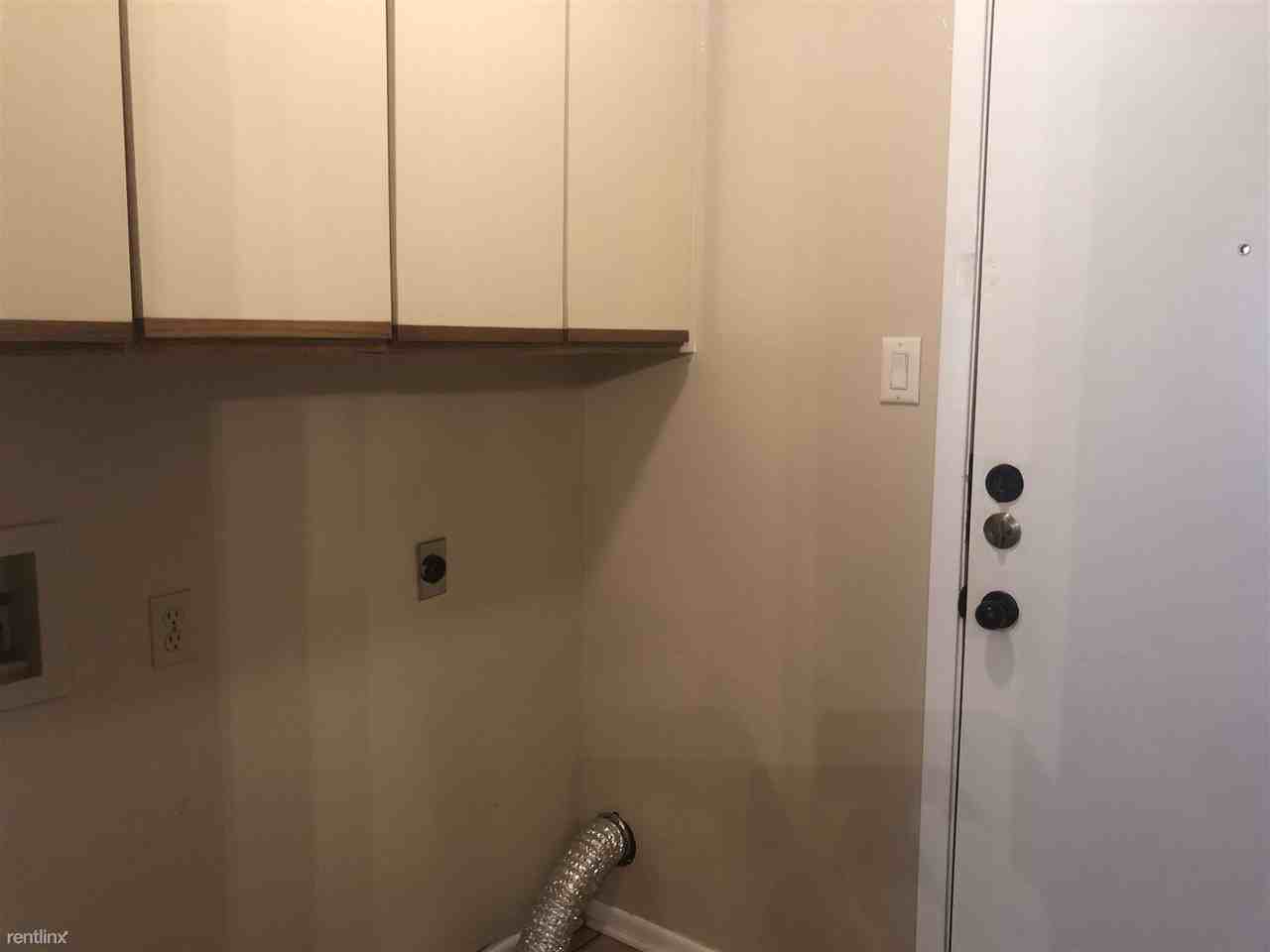 710 Navajo Trl - Photo 3 of 9