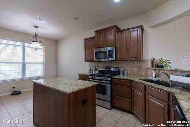 9023 Hubbard Hl - Photo 2 of 10