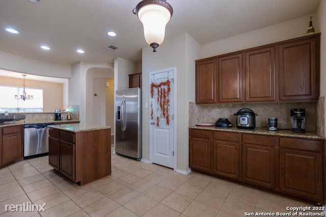 9023 Hubbard Hl - Photo 3 of 10