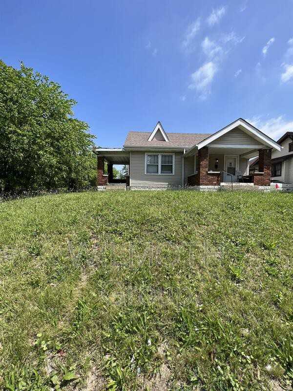 1001 Wallace Ave - Photo 2 of 9