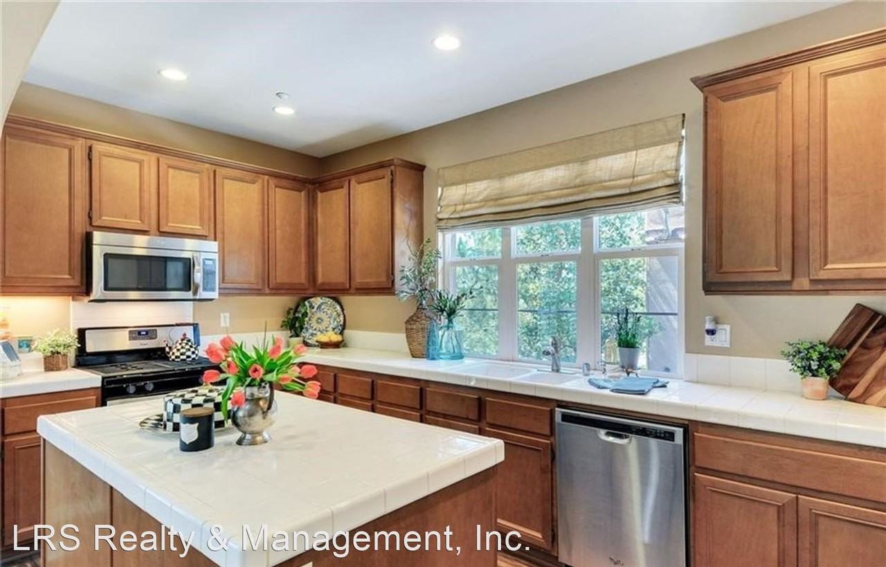 4452 Owens St #106 - Photo 3 of 23