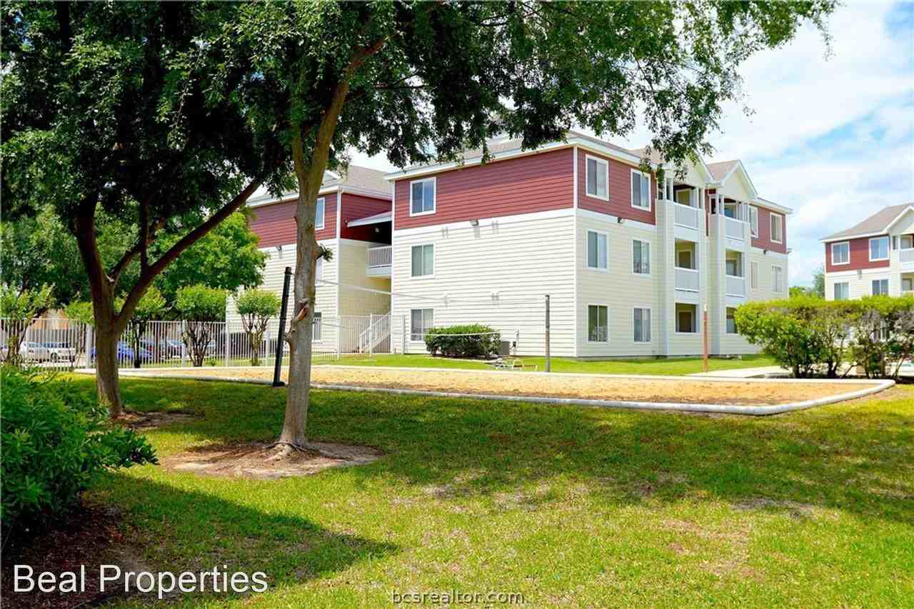 527 Southwest Parkway - Photo 3 of 4