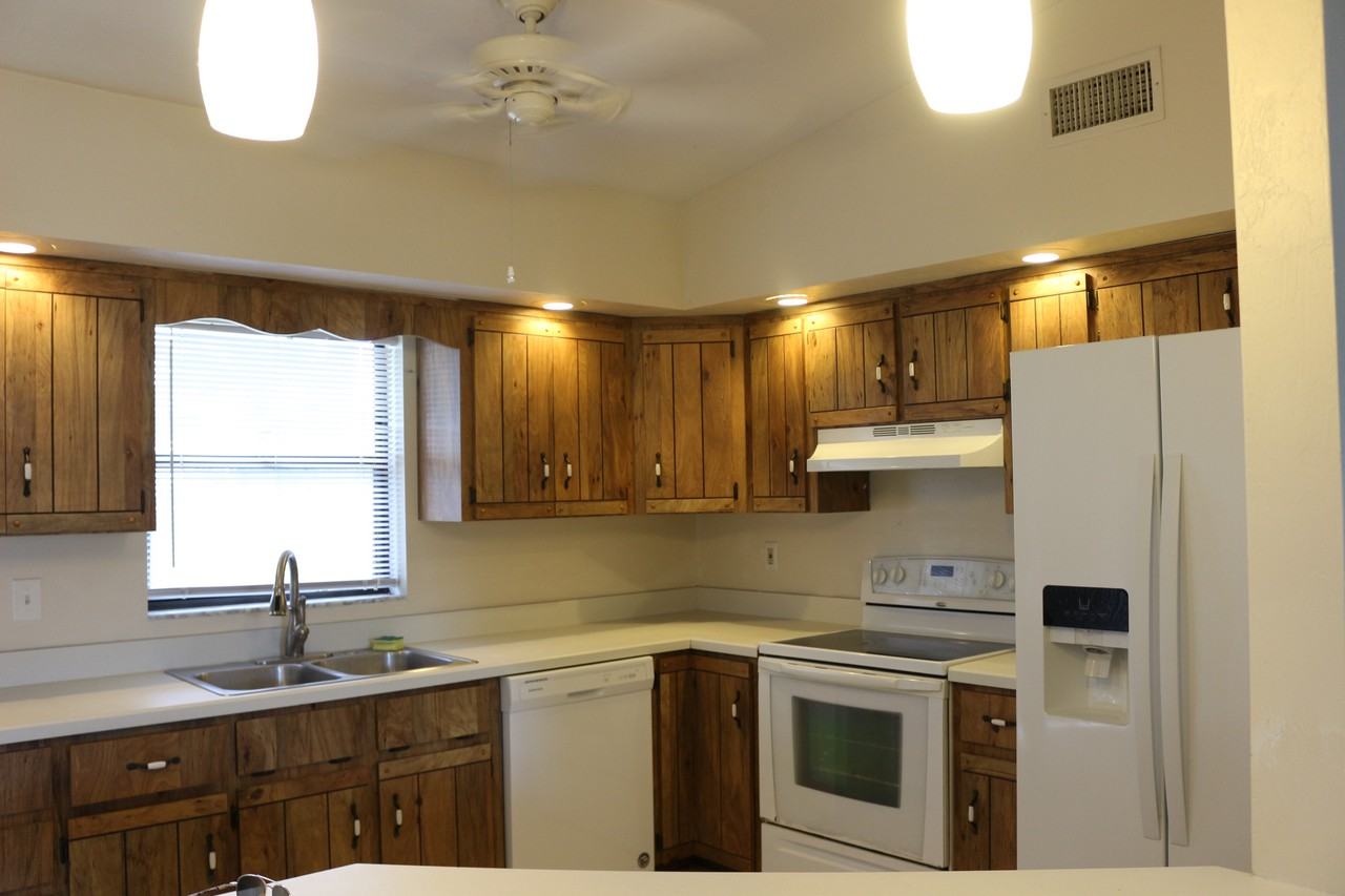 4626 S Atlantic Ave - Photo 3 of 10