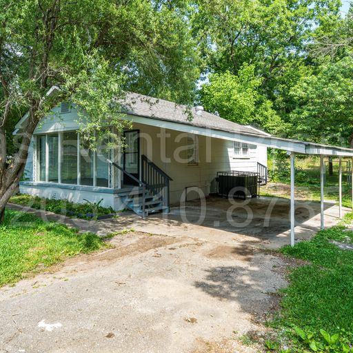 304 Owens St - Photo 2 of 18