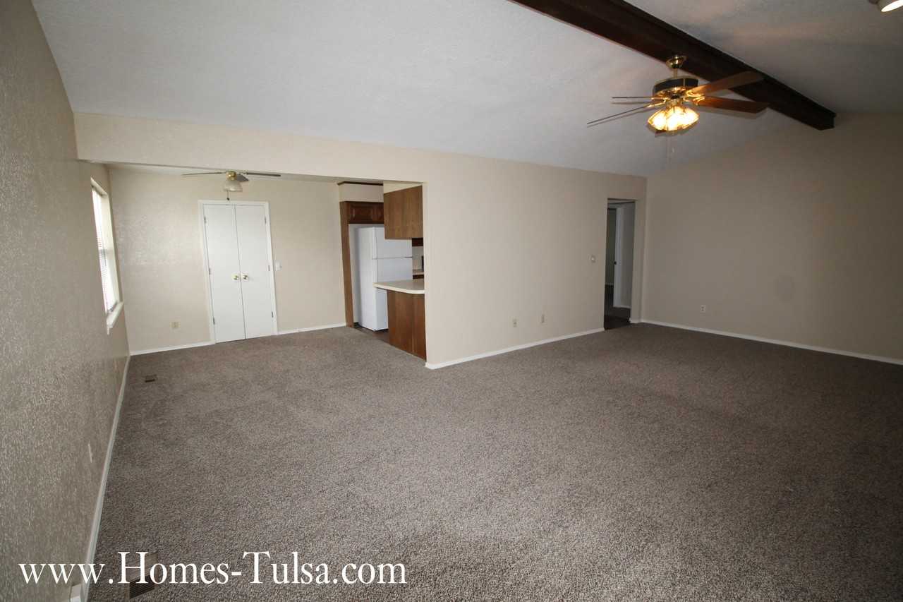 1917 E 66th Pl - Photo 3 of 16