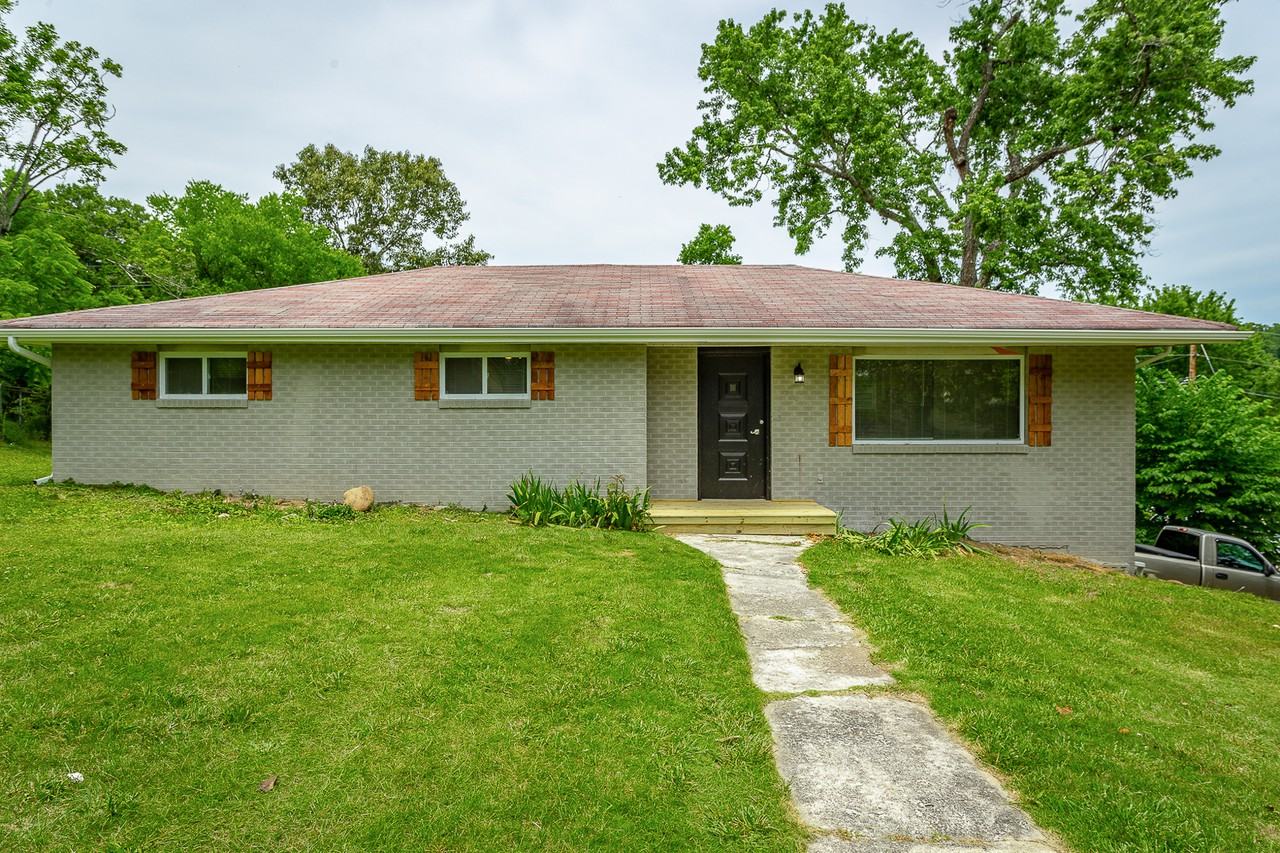 1375 Orbit Dr - Photo 3 of 42