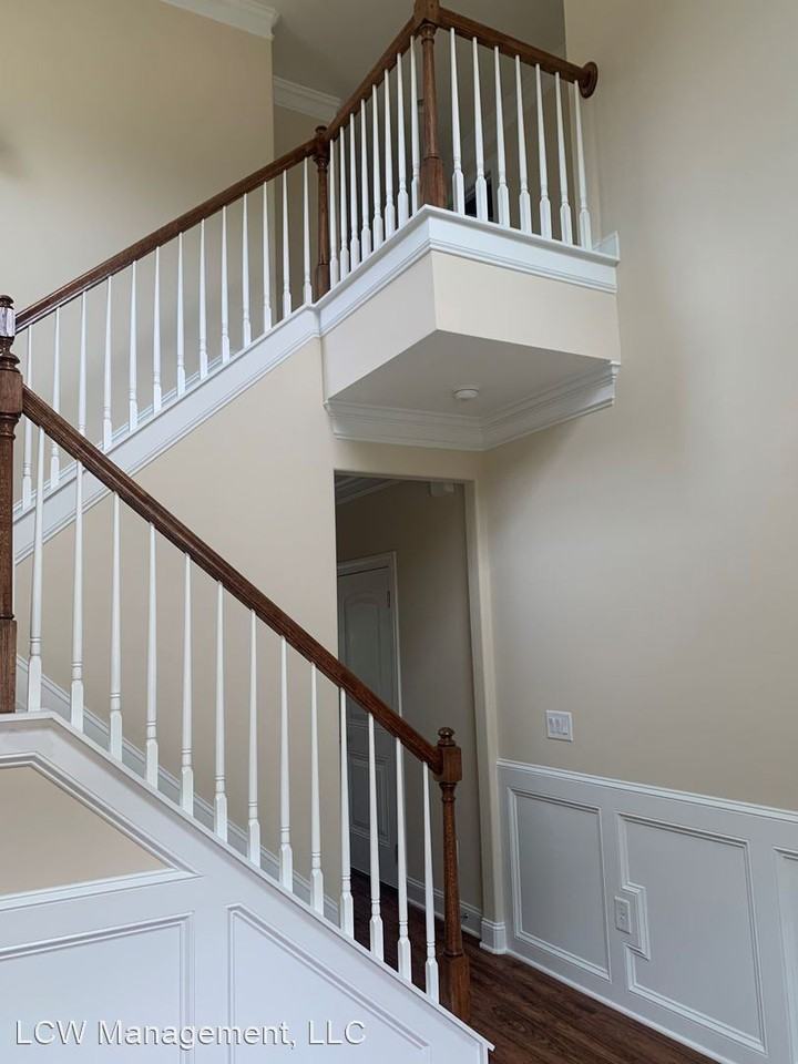 811 Silver Leaf Dr - Photo 2 of 46