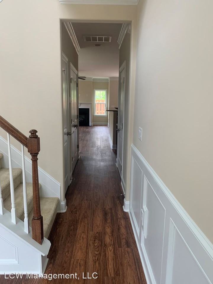 811 Silver Leaf Dr - Photo 3 of 46
