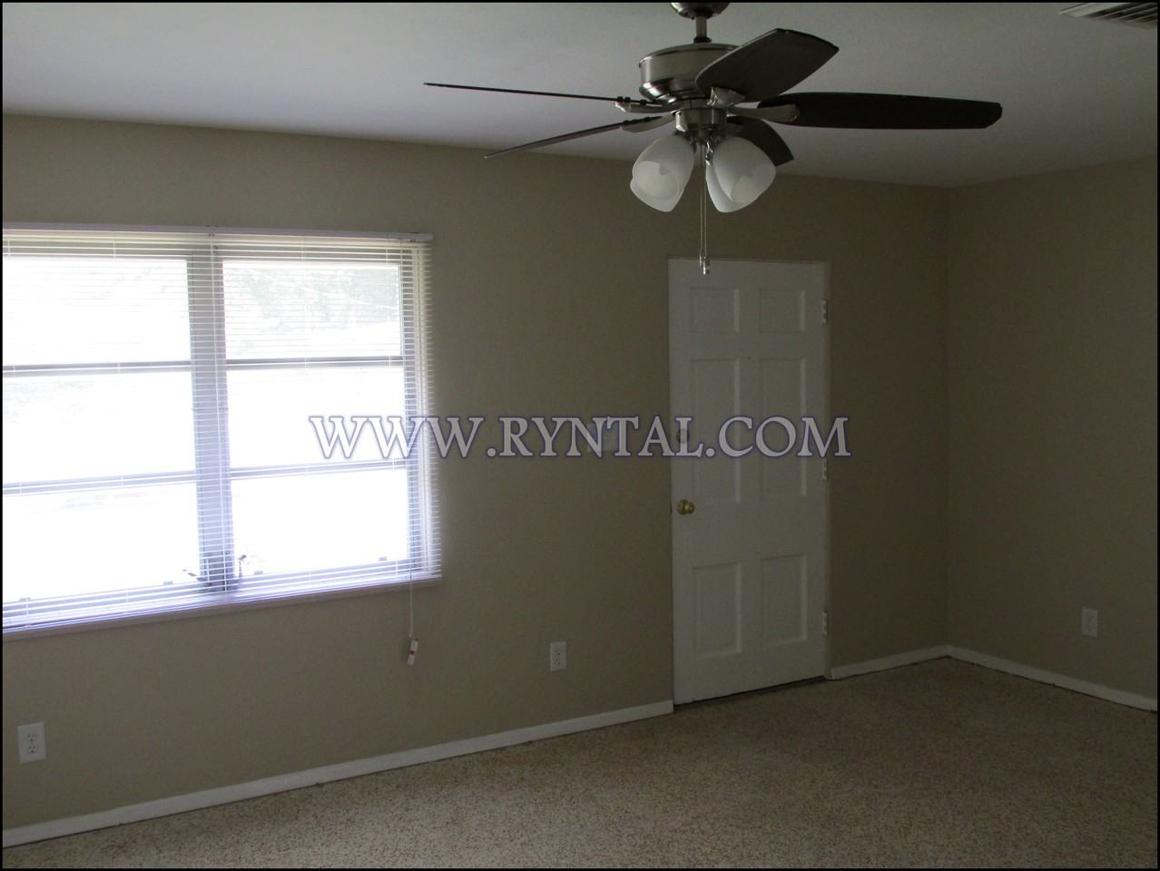 3035 Wood St - Photo 2 of 19