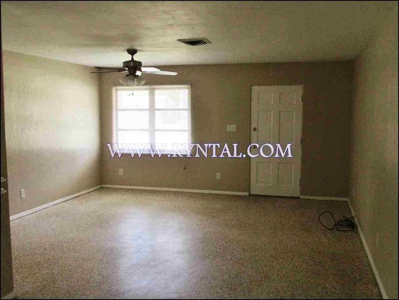 3035 Wood St - Photo 3 of 19