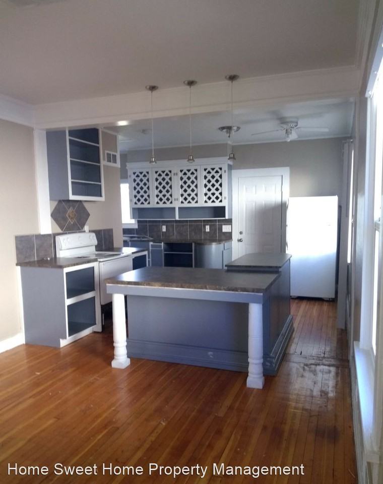 327 E King St - Photo 2 of 8