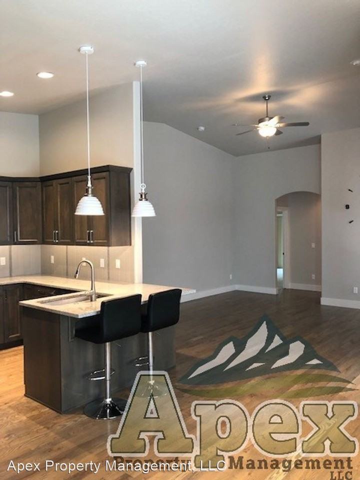 3332 S Cadet Ave - Photo 2 of 16
