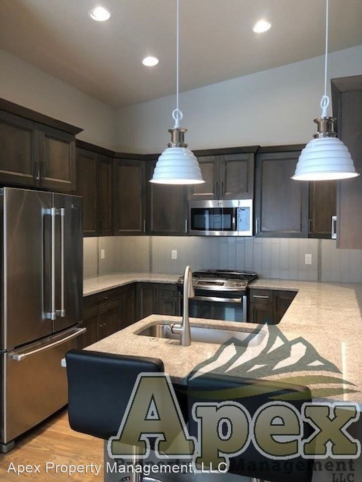 3332 S Cadet Ave - Photo 3 of 16