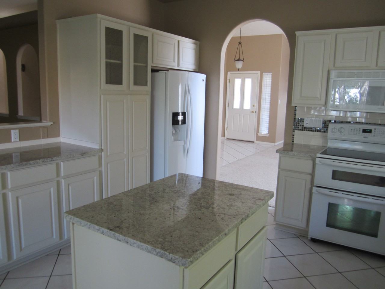 8419 Mendocino Dr NE - Photo 3 of 25