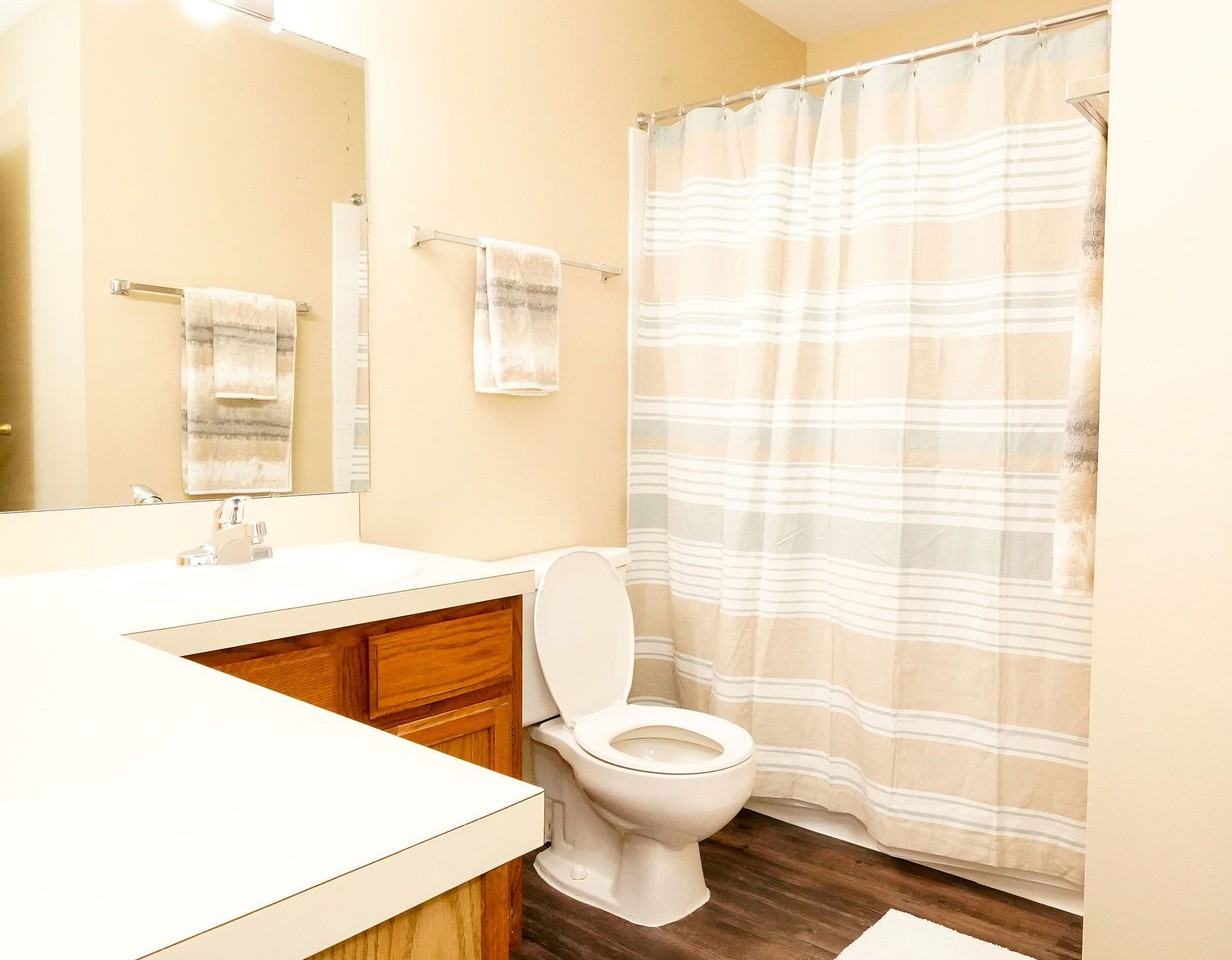 Autumn Run Apartments 1627 Country Lakes Dr, Naperville, IL 60563