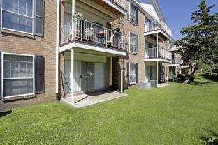 Versailles Place Apartments - Photo 1 of 1