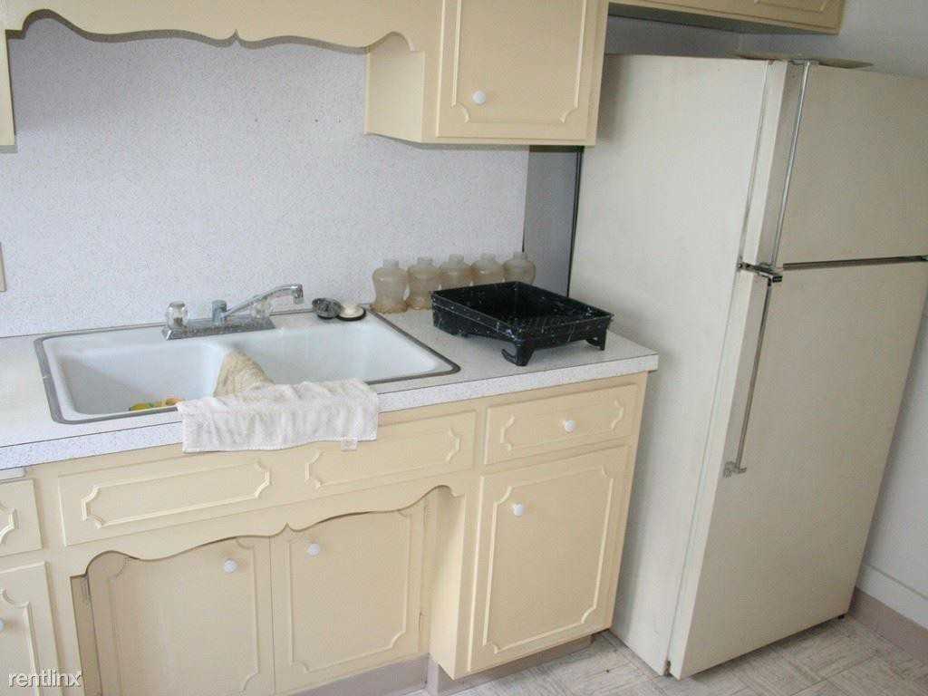 Carlton Apartments - Photo 3 of 6