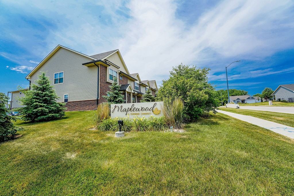 Maplewood Townhouses - Photo 4 of 33