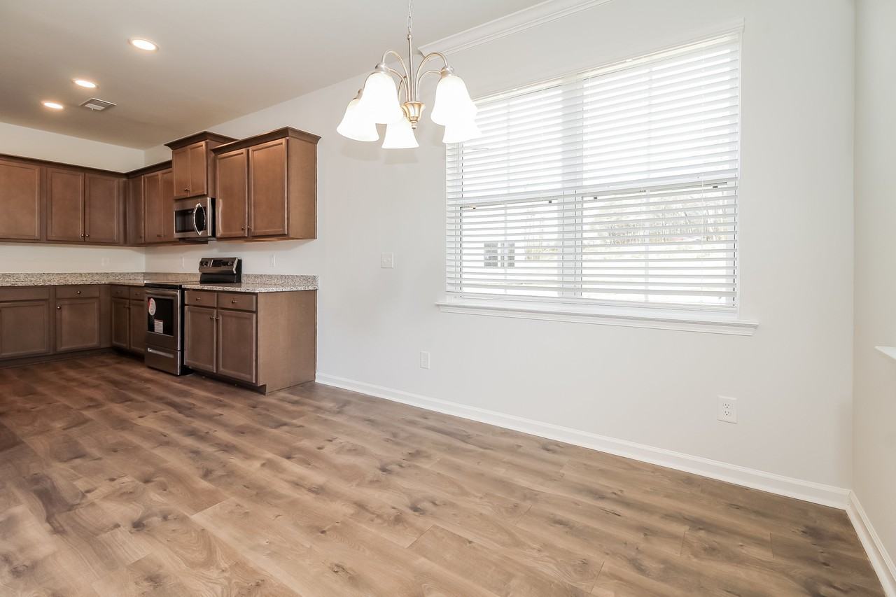 301 Woodgate Way - Photo 4 of 15