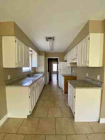 5721 North 24th Street - Photo 3 of 4