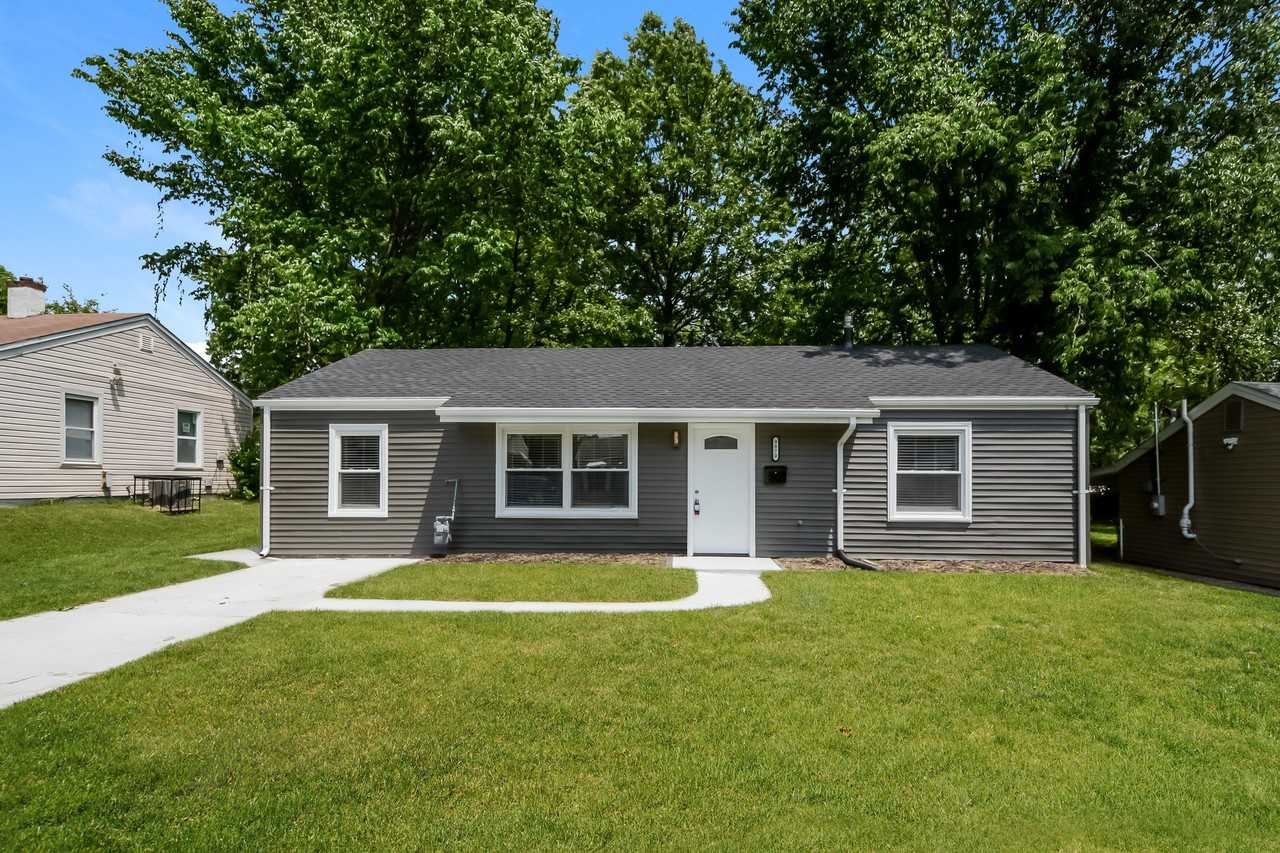 9870 Dennis Dr - Photo 2 of 16