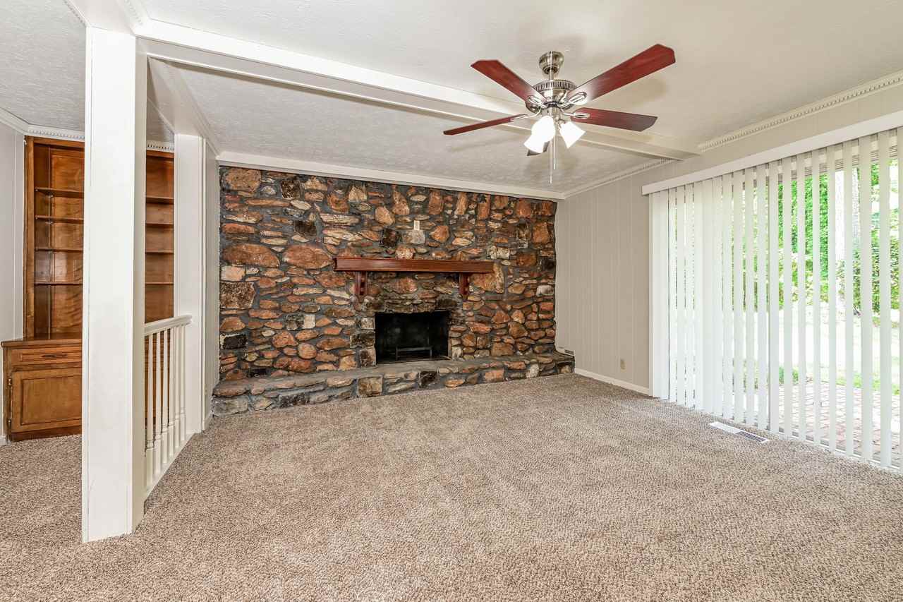 2466 Country Club Dr Se - Photo 2 of 16