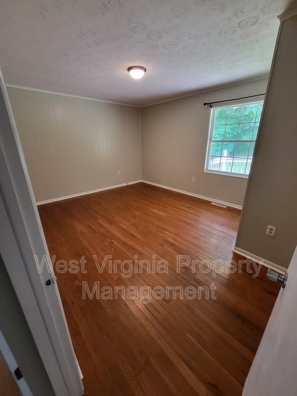 318 Fayette Ave - Photo 3 of 10