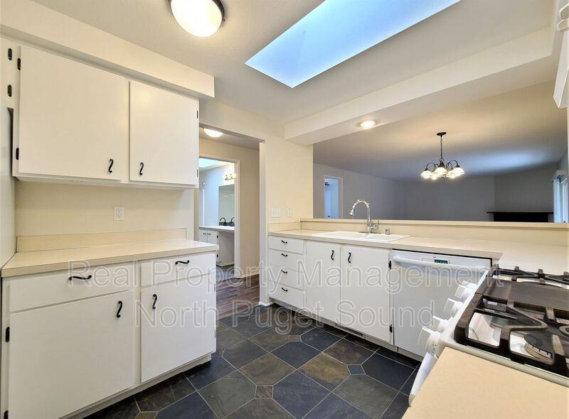 4313 80th St Ne #A - Photo 5 of 20