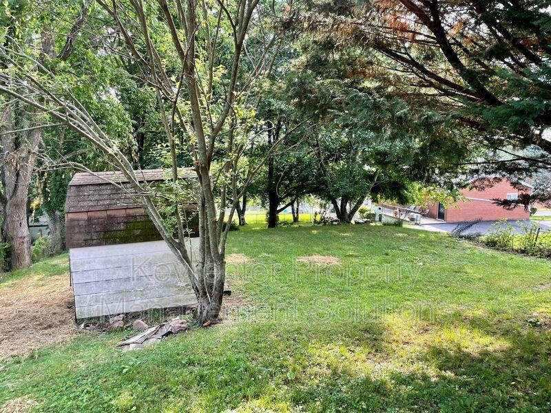 11 Miller St - Photo 2 of 22